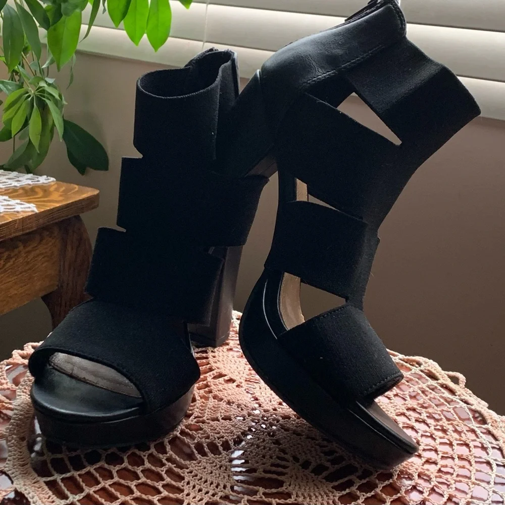 “REPORT” Black High Heels Size 7.5 NWT - Picture 1 of 9